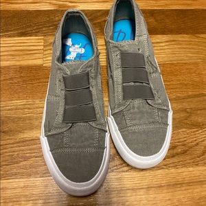 Blowfish casual tennis shoe